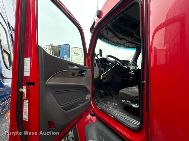 image for item YA1958 2016 Peterbilt 579 semi truck