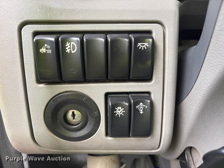 image for item YA1958 2016 Peterbilt 579 semi truck