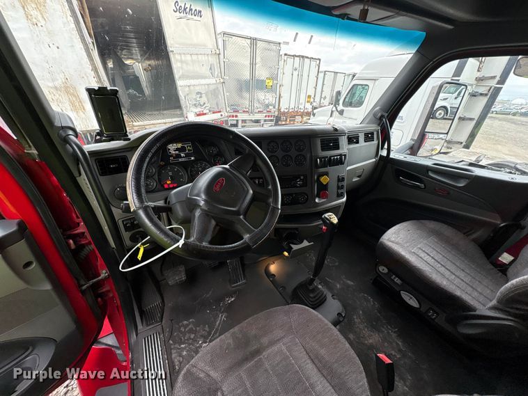 image for item YA1958 2016 Peterbilt 579 semi truck
