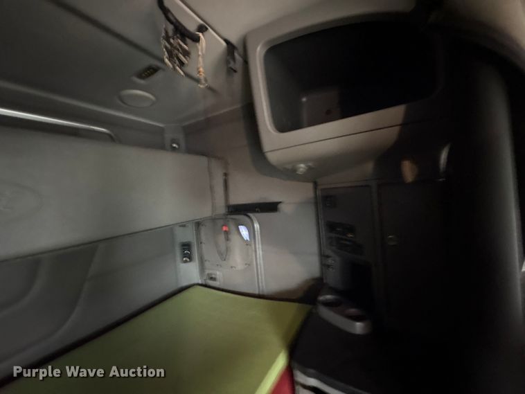 image for item YA1958 2016 Peterbilt 579 semi truck