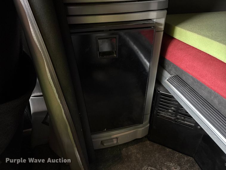 image for item YA1958 2016 Peterbilt 579 semi truck