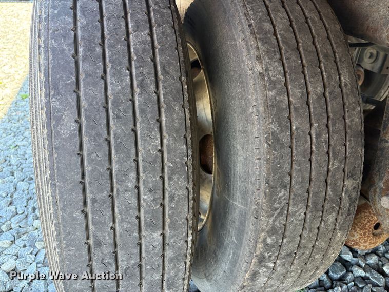 image for item YA2089 2016 Utility VS2DX dry van trailer