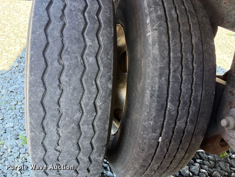 image for item YA2089 2016 Utility VS2DX dry van trailer