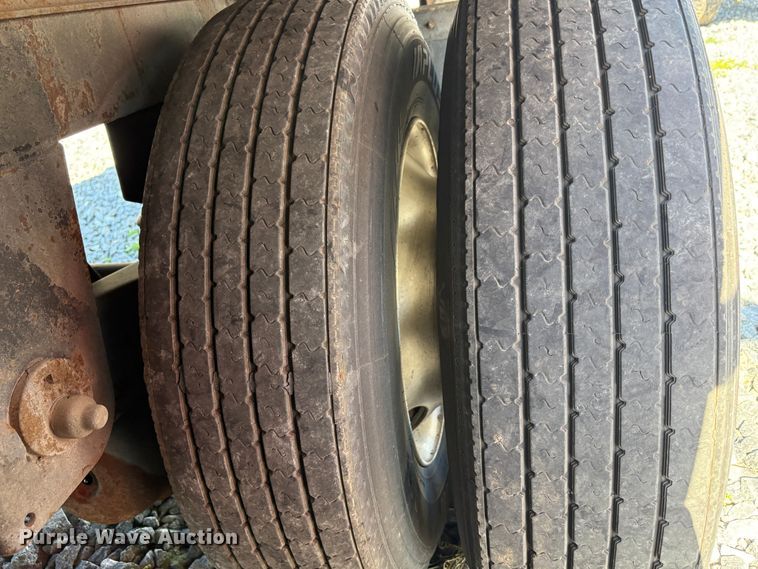 image for item YA2089 2016 Utility VS2DX dry van trailer