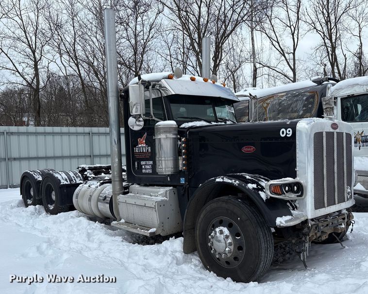 image for item YA2160 2015 Peterbilt 389 semi truck