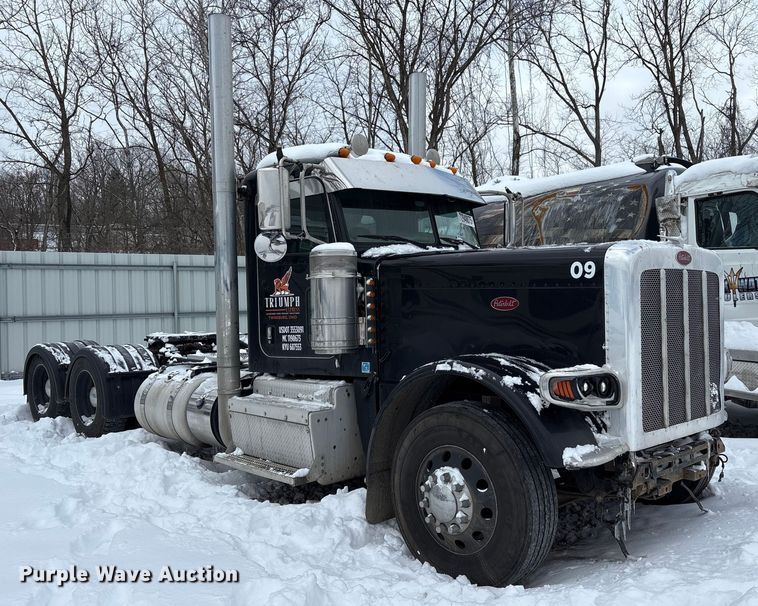 image for item YA2160 2015 Peterbilt 389 semi truck