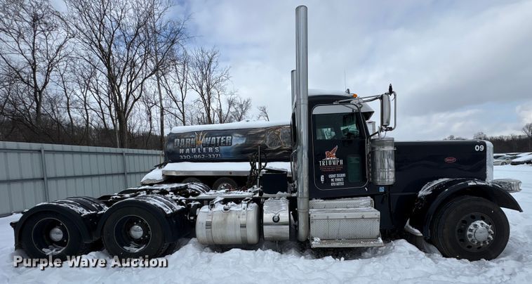 image for item YA2160 2015 Peterbilt 389 semi truck