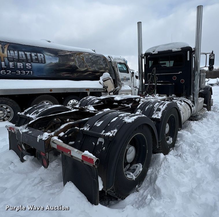 image for item YA2160 2015 Peterbilt 389 semi truck