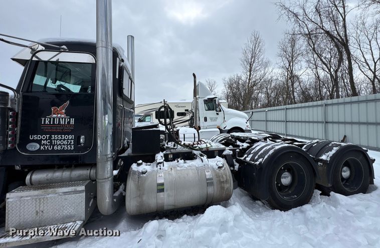 image for item YA2160 2015 Peterbilt 389 semi truck