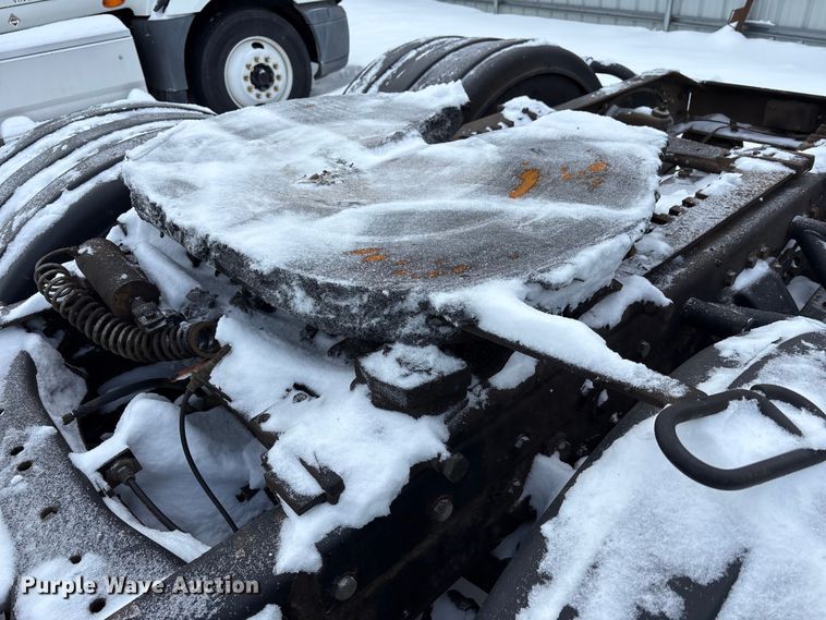 image for item YA2160 2015 Peterbilt 389 semi truck