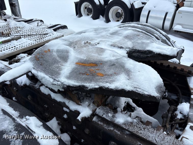 image for item YA2160 2015 Peterbilt 389 semi truck