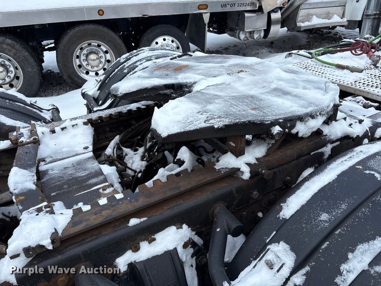 image for item YA2160 2015 Peterbilt 389 semi truck