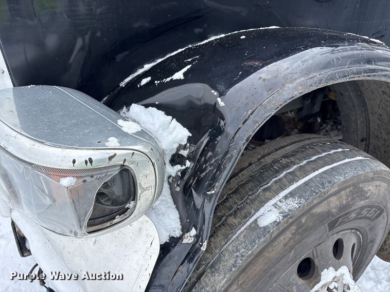 image for item YA2160 2015 Peterbilt 389 semi truck