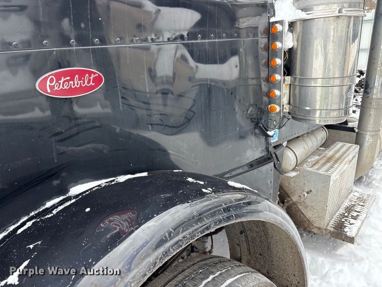 image for item YA2160 2015 Peterbilt 389 semi truck
