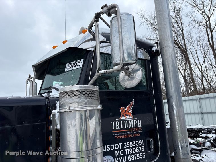 image for item YA2160 2015 Peterbilt 389 semi truck