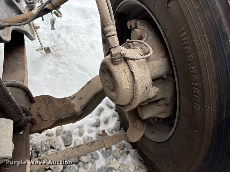 image for item YA2160 2015 Peterbilt 389 semi truck