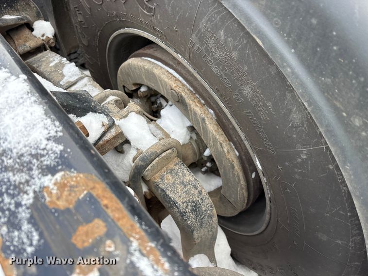 image for item YA2160 2015 Peterbilt 389 semi truck