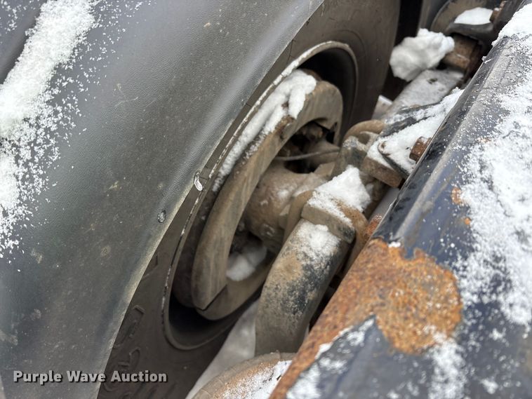 image for item YA2160 2015 Peterbilt 389 semi truck