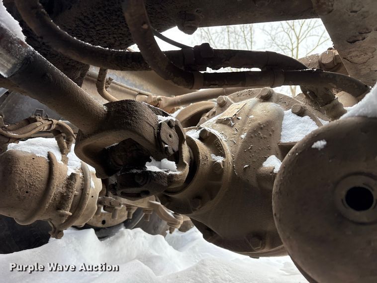 image for item YA2160 2015 Peterbilt 389 semi truck