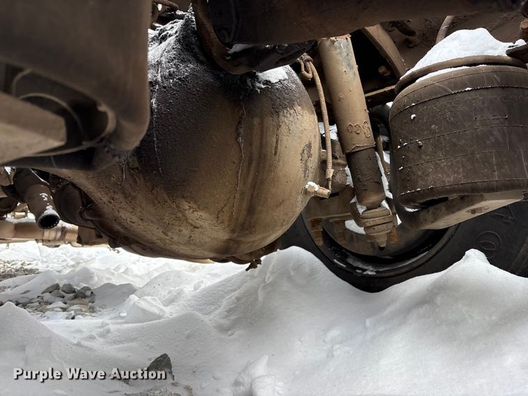 image for item YA2160 2015 Peterbilt 389 semi truck