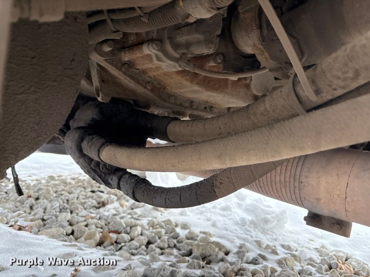 image for item YA2160 2015 Peterbilt 389 semi truck