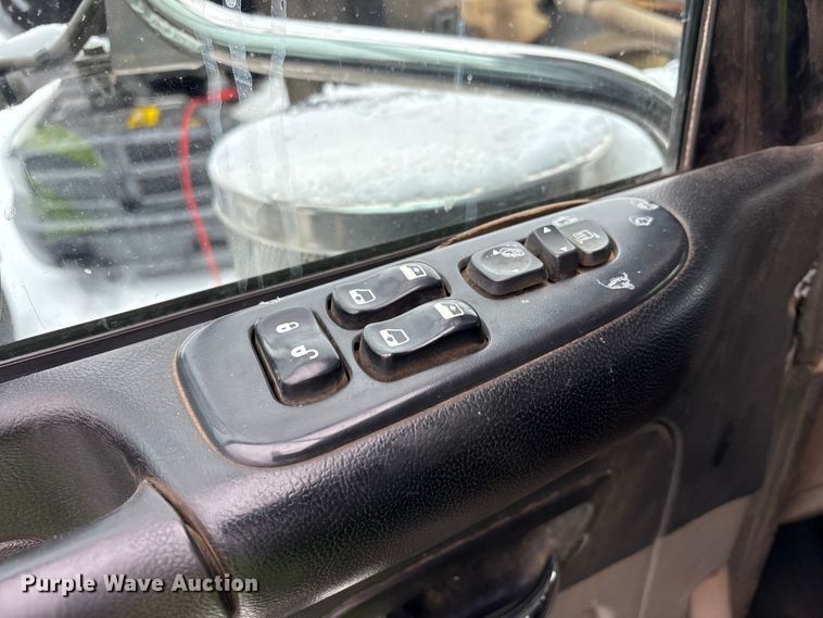 image for item YA2160 2015 Peterbilt 389 semi truck