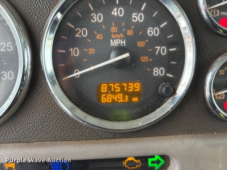 image for item YA2160 2015 Peterbilt 389 semi truck