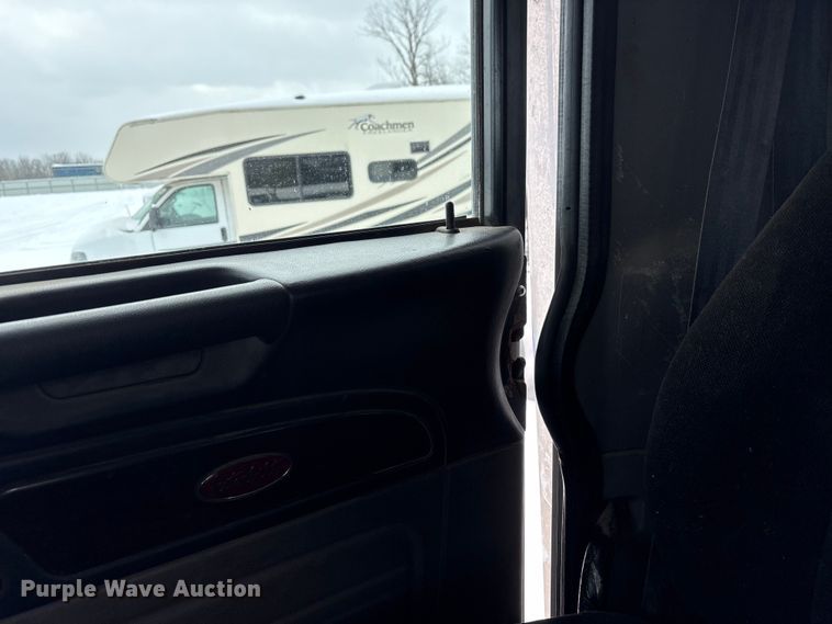 image for item YA2160 2015 Peterbilt 389 semi truck