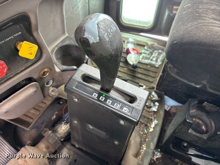 image for item YA2160 2015 Peterbilt 389 semi truck