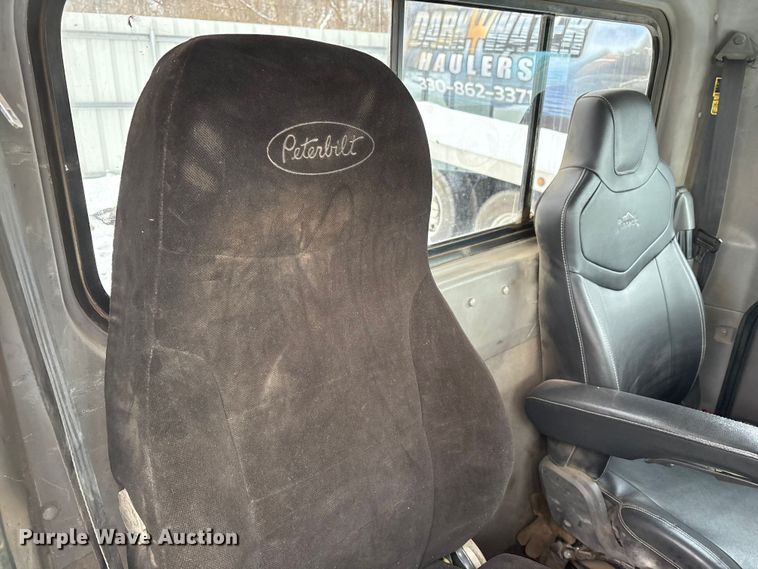 image for item YA2160 2015 Peterbilt 389 semi truck