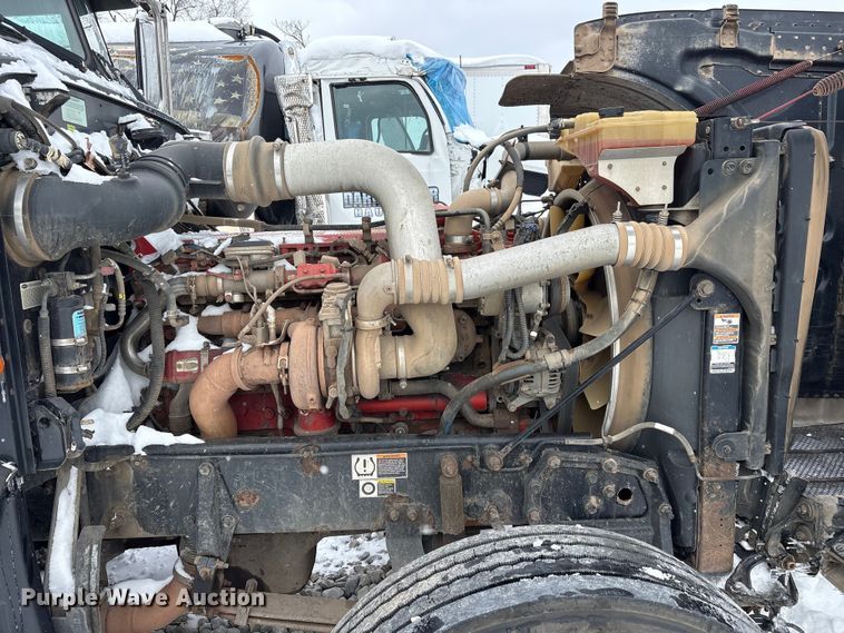 image for item YA2160 2015 Peterbilt 389 semi truck