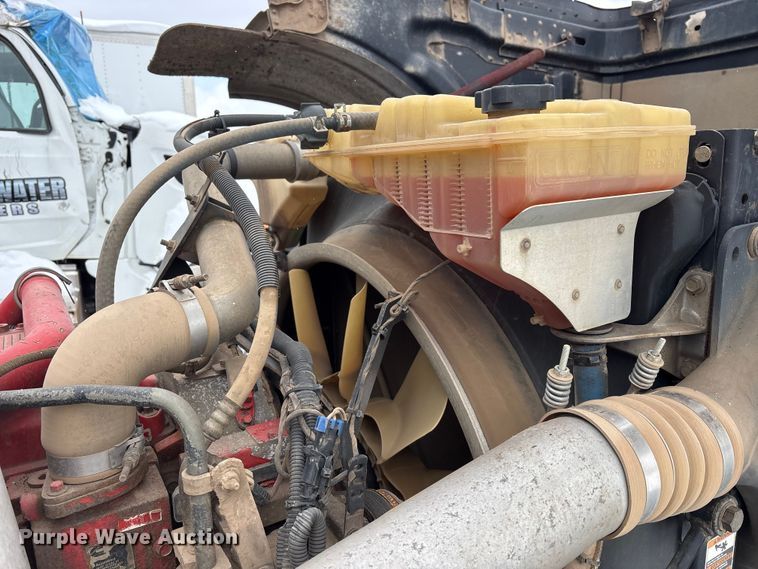 image for item YA2160 2015 Peterbilt 389 semi truck