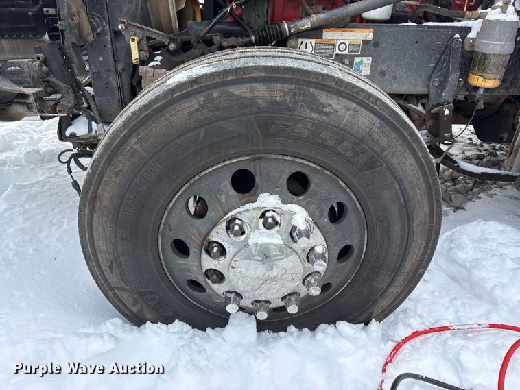 image for item YA2160 2015 Peterbilt 389 semi truck