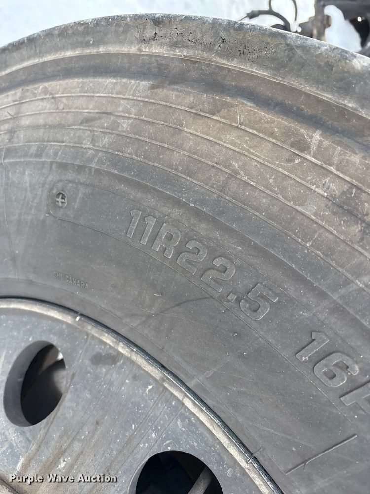 image for item YA2160 2015 Peterbilt 389 semi truck