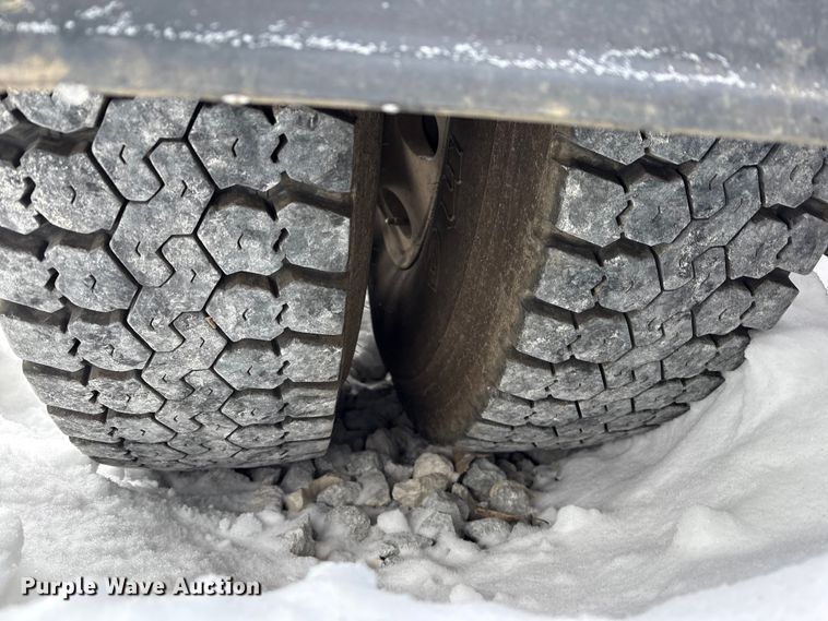 image for item YA2160 2015 Peterbilt 389 semi truck