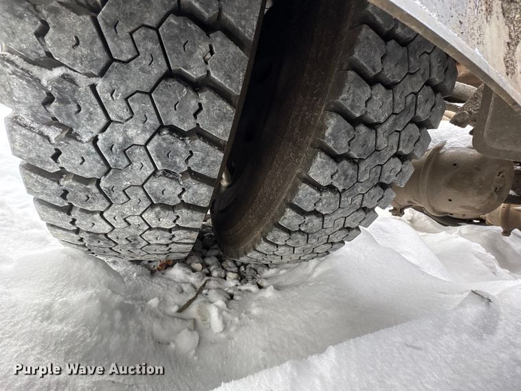 image for item YA2160 2015 Peterbilt 389 semi truck