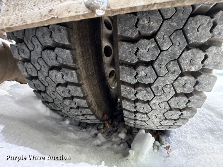 image for item YA2160 2015 Peterbilt 389 semi truck