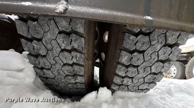 image for item YA2160 2015 Peterbilt 389 semi truck