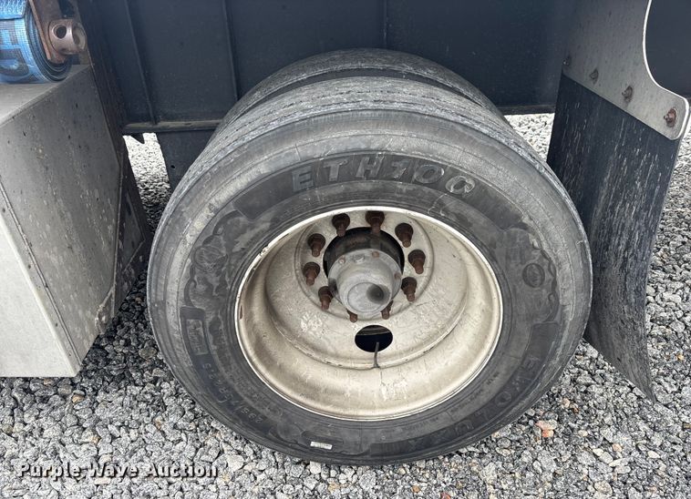 image for item YA2217 2017 Transcraft flatbed trailer