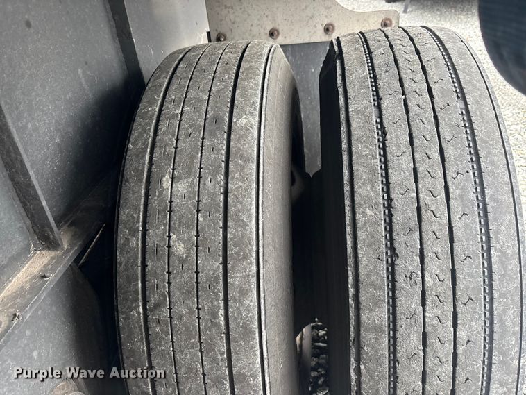 image for item YA2217 2017 Transcraft flatbed trailer