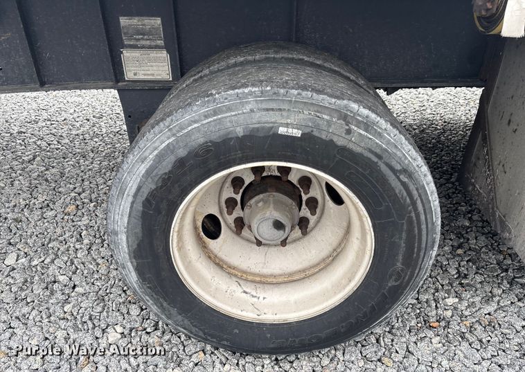 image for item YA2217 2017 Transcraft flatbed trailer