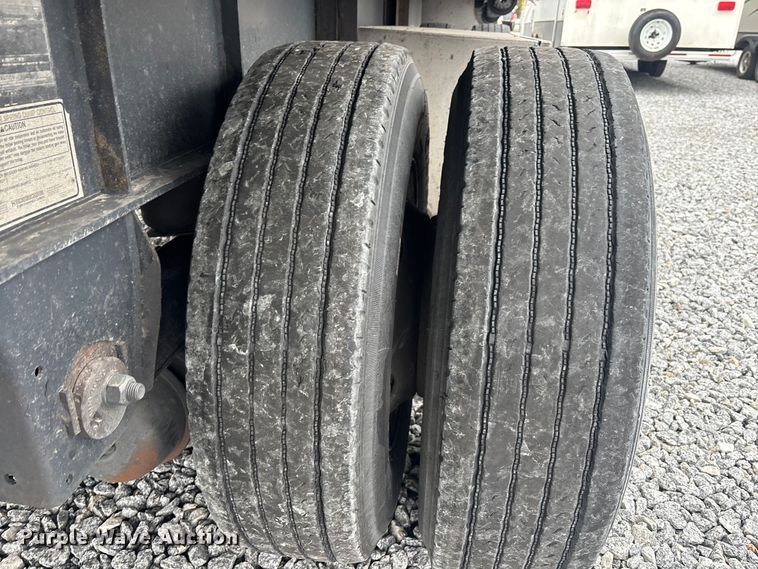 image for item YA2217 2017 Transcraft flatbed trailer