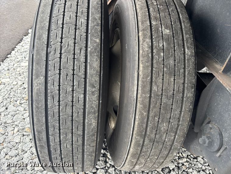 image for item YA2217 2017 Transcraft flatbed trailer