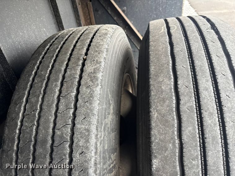 image for item YA2217 2017 Transcraft flatbed trailer