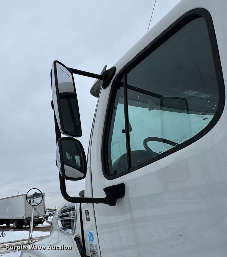 image for item YA2227 2020 Freightliner 114SD crane truck