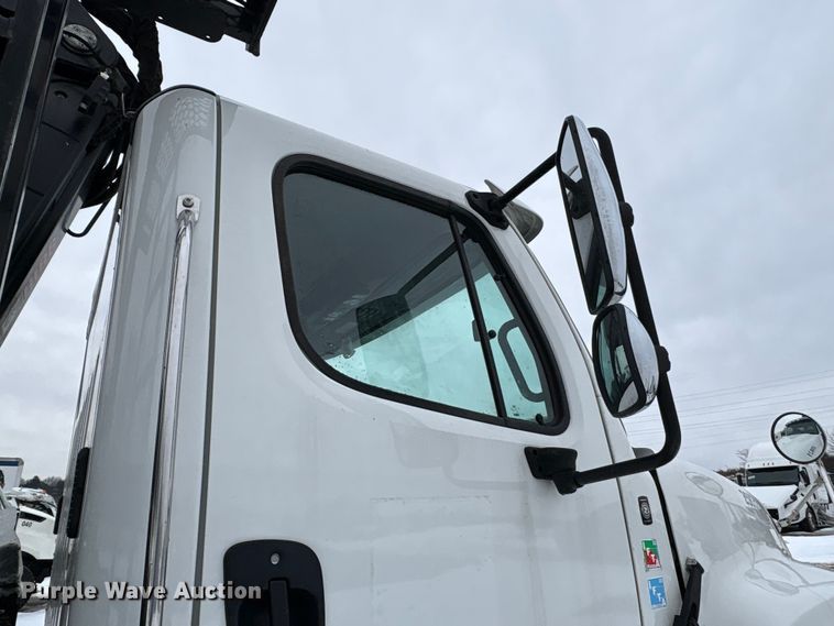 image for item YA2227 2020 Freightliner 114SD crane truck