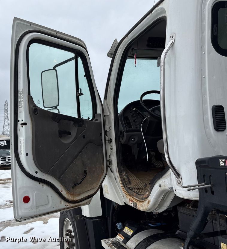 image for item YA2227 2020 Freightliner 114SD crane truck