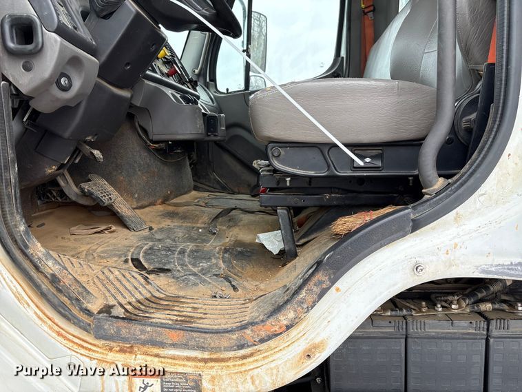 image for item YA2227 2020 Freightliner 114SD crane truck