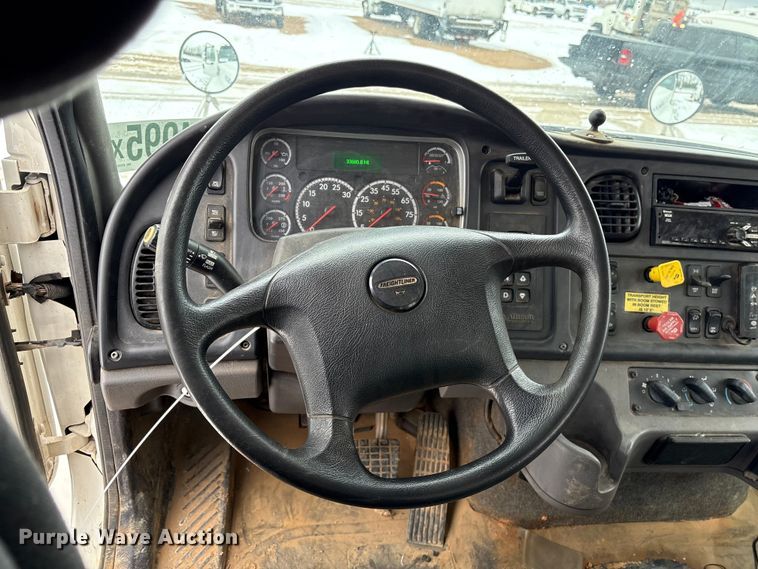 image for item YA2227 2020 Freightliner 114SD crane truck