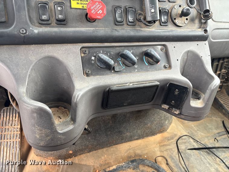 image for item YA2227 2020 Freightliner 114SD crane truck